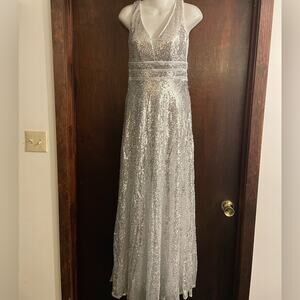 Faeriesty Brand Size 2 NWT Silver Sequin V Neck Sleeveless A Line Formal Dress